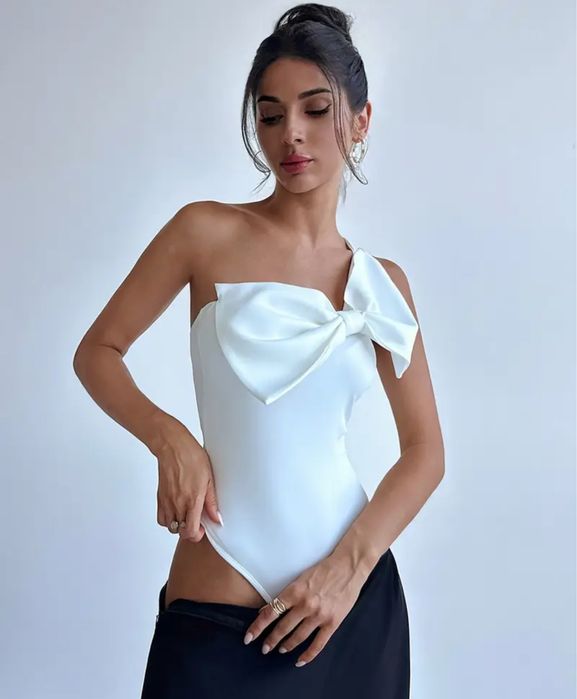 Продается элегантная блузка с бантом