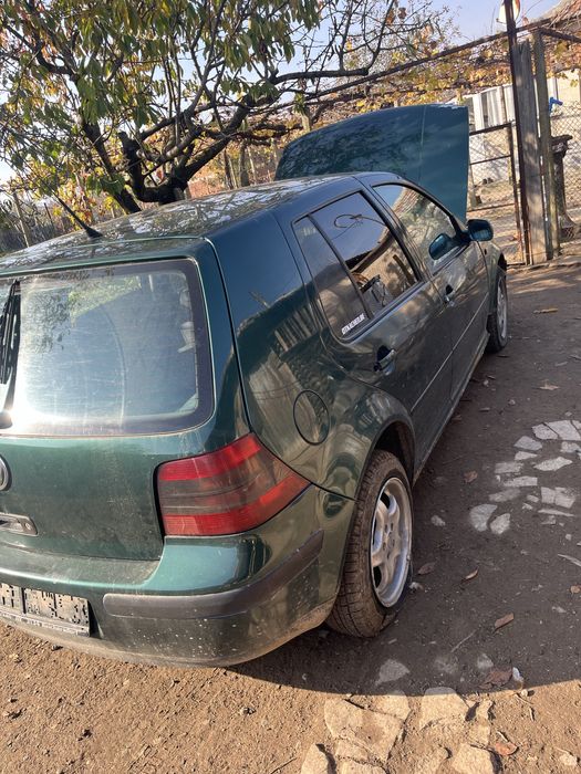 На части голф 4    110 коня 1.9 тди