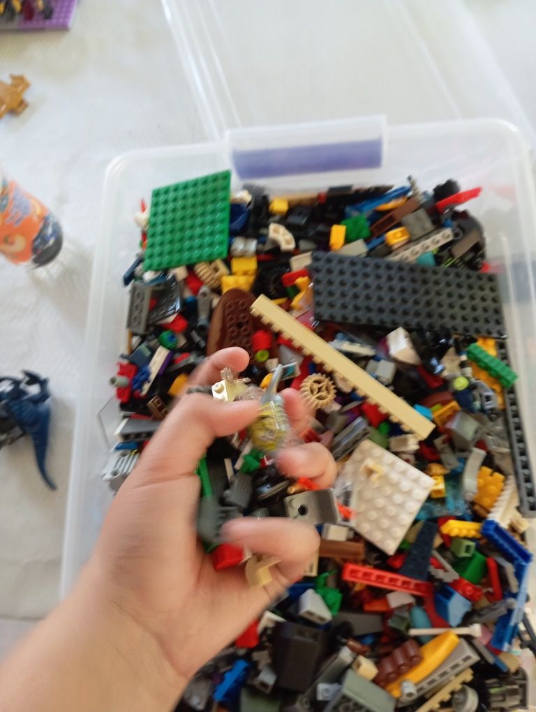 Cutie mare de lego