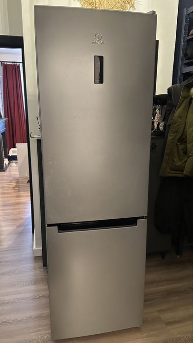 Холодильник indesit