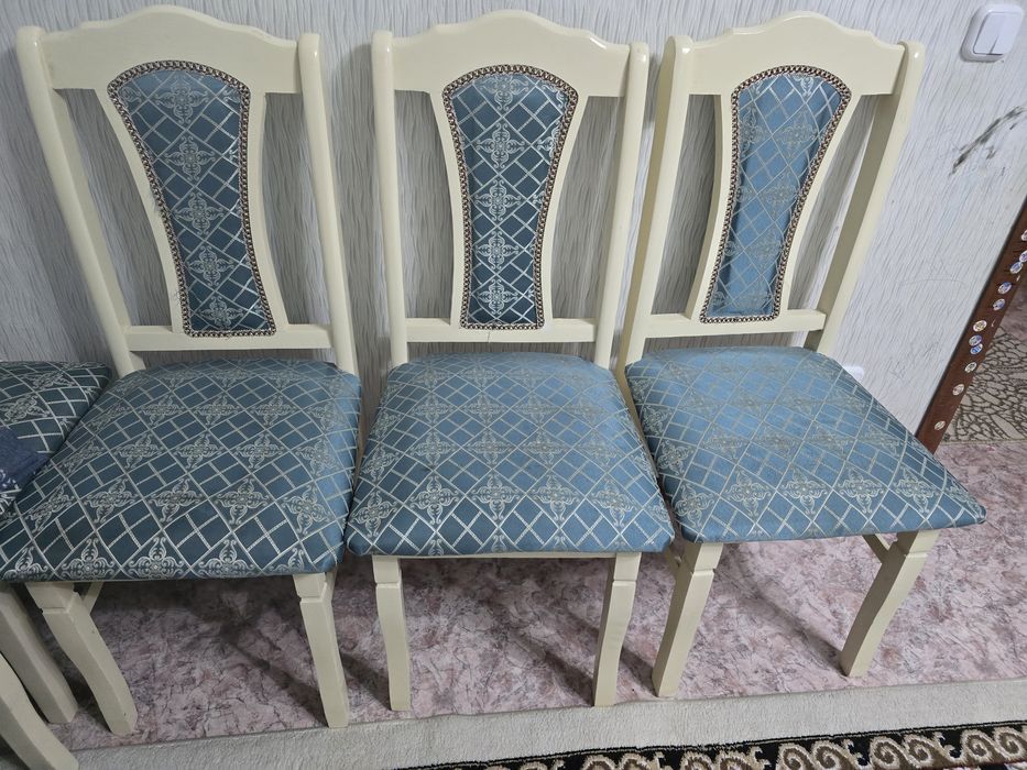 Стол трансформер и  стулья