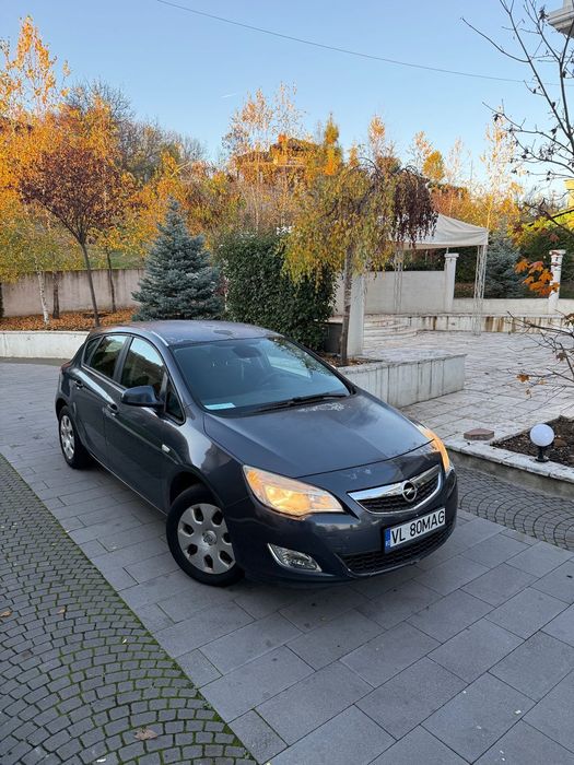 Opel Astra 2010 Opel Astra J 1.4i Proprietar, Masina buna, km putini.