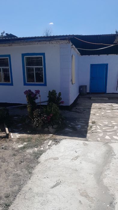 Продаеться дом с обстановкой и машиной