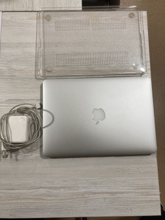 MacBook Pro ( Retina 13-inch, Early 2015)