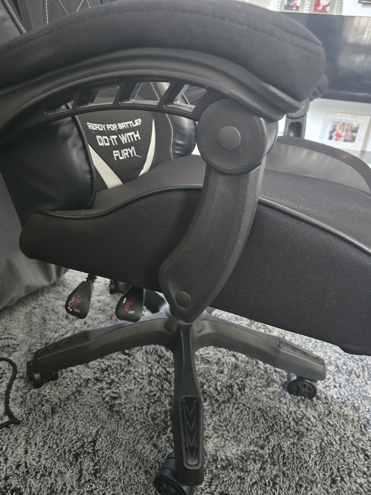 Scaun gaming fury avenger