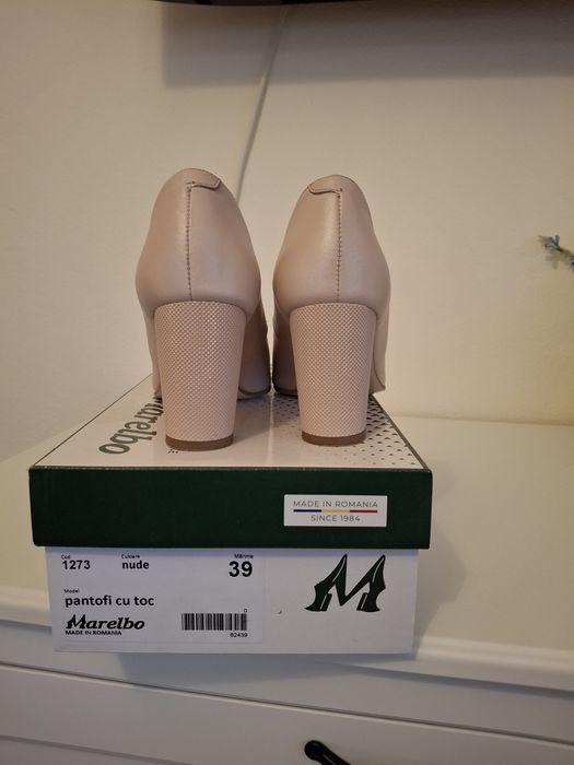 Pantofi cu toc, mărime 39