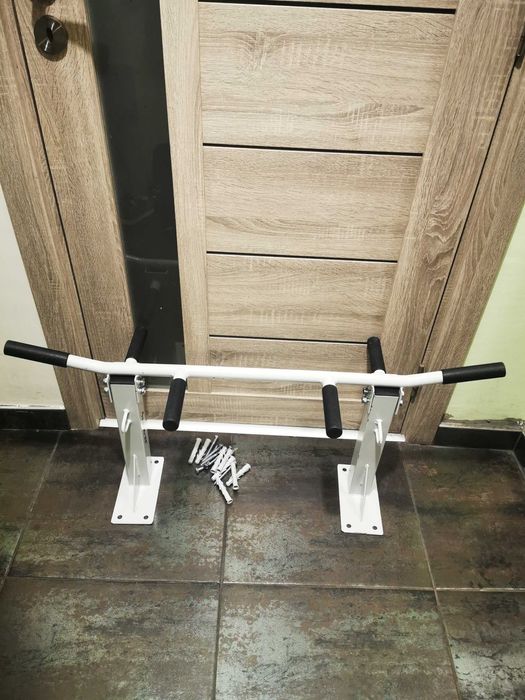 Продавам лост за монтаж на стена