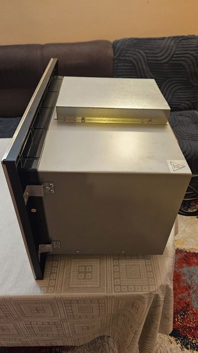 Иноксова микровълнова печка с грил за вграждане Eurolux