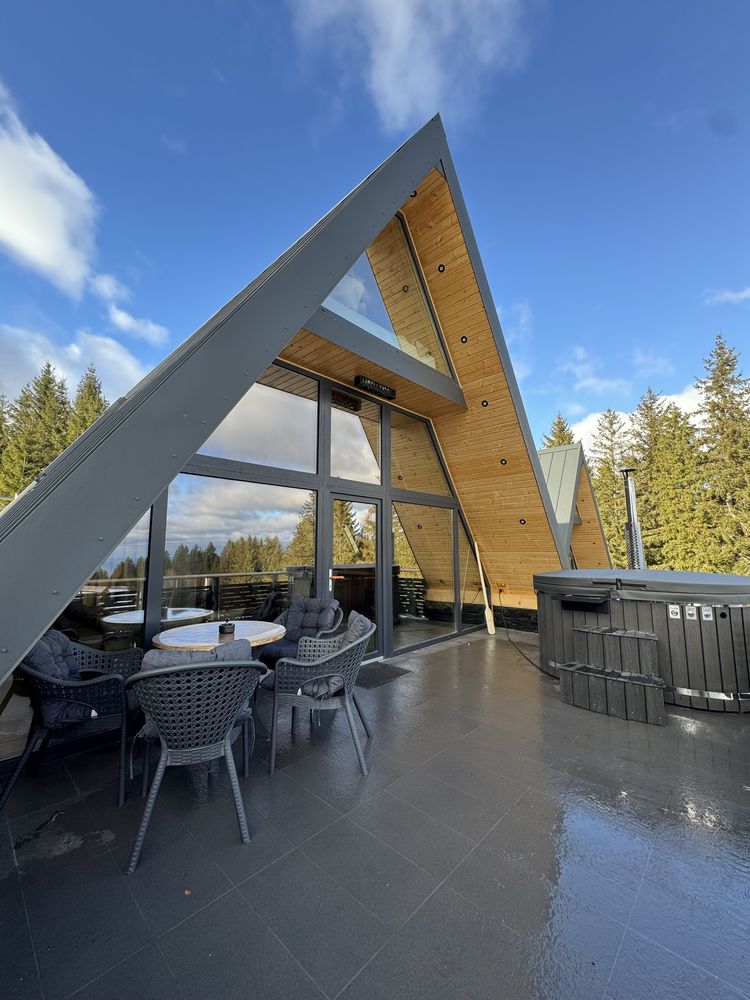 3 Casute/Cabane A-frame de inchiriat cu ciubar-jacuzzi, Paltinis