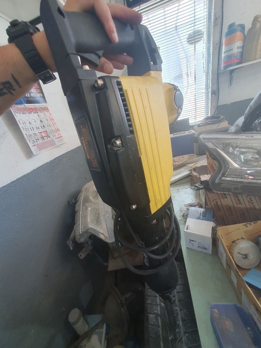 Къртач Dewalt  2500W