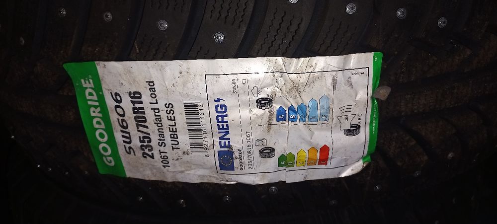 Продам срочно шины новые