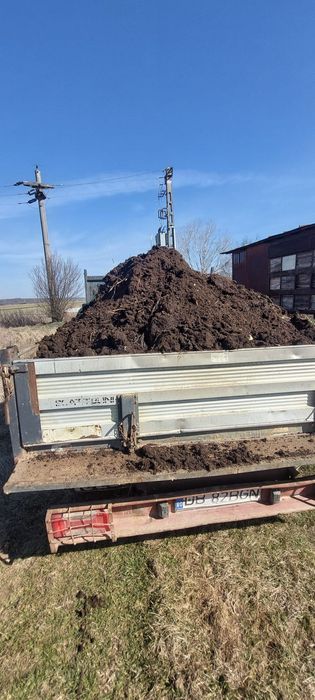 Gunoi de grajd , nisip , pământ