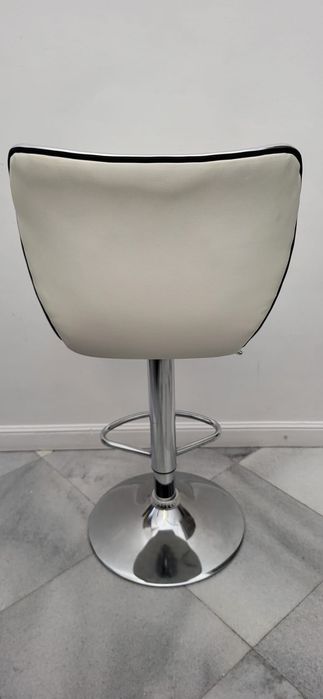 Trei bucăți de la Mobexpert