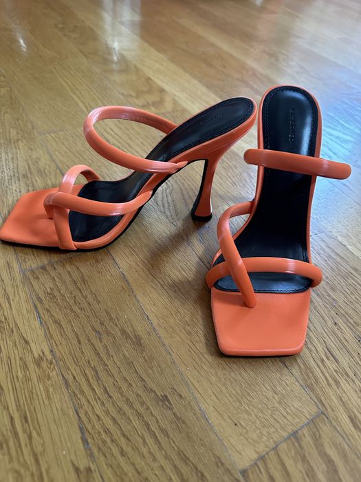 Saboti cu toc Reserved