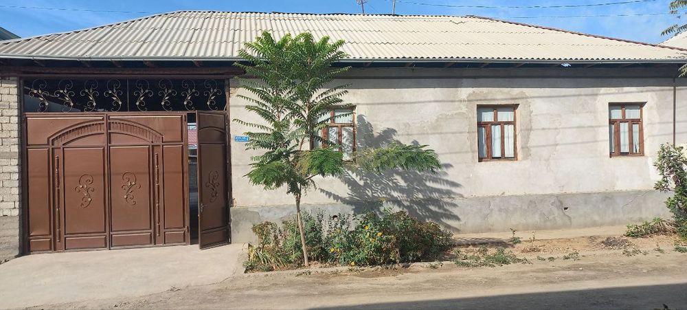 4мавзе худудида 80% битган ховли уй сотилади 5.5 соток
