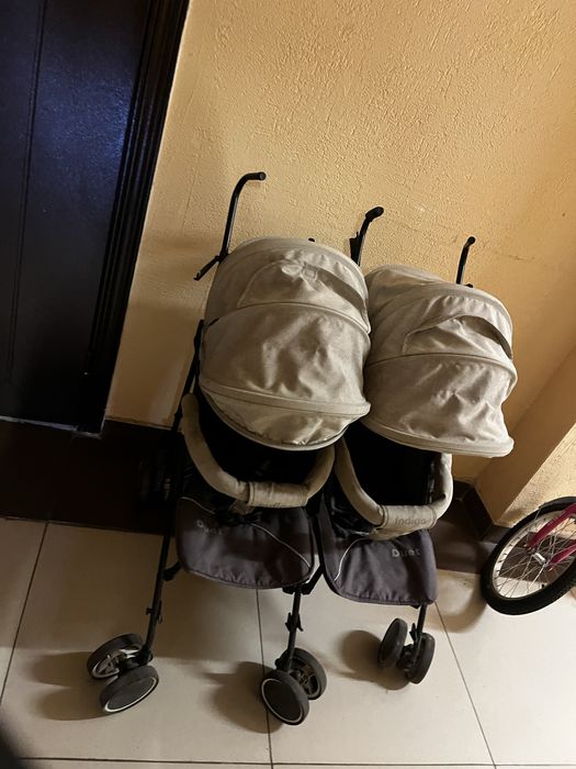 Коляска для двойни, близняшек.  Состояние среднее. Самовывоз.