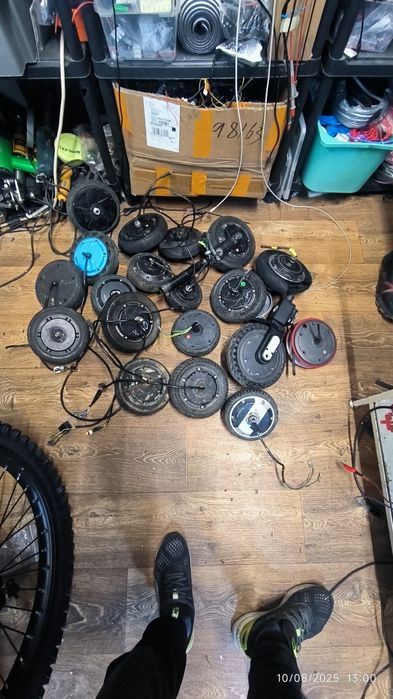 Vand motoare de la trotinete electrice