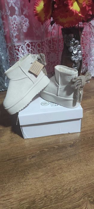 UGG noi 30 marime