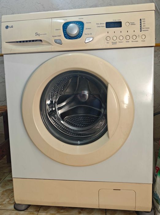 Стиральная машина в рабочем состоянии LG 5 кг