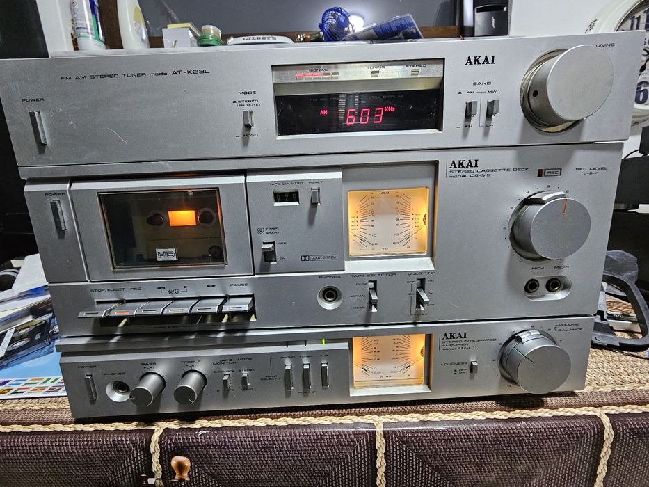 Linie Akai , amplificator AM-U11,Deck CS-M3,tuner AT-K22L