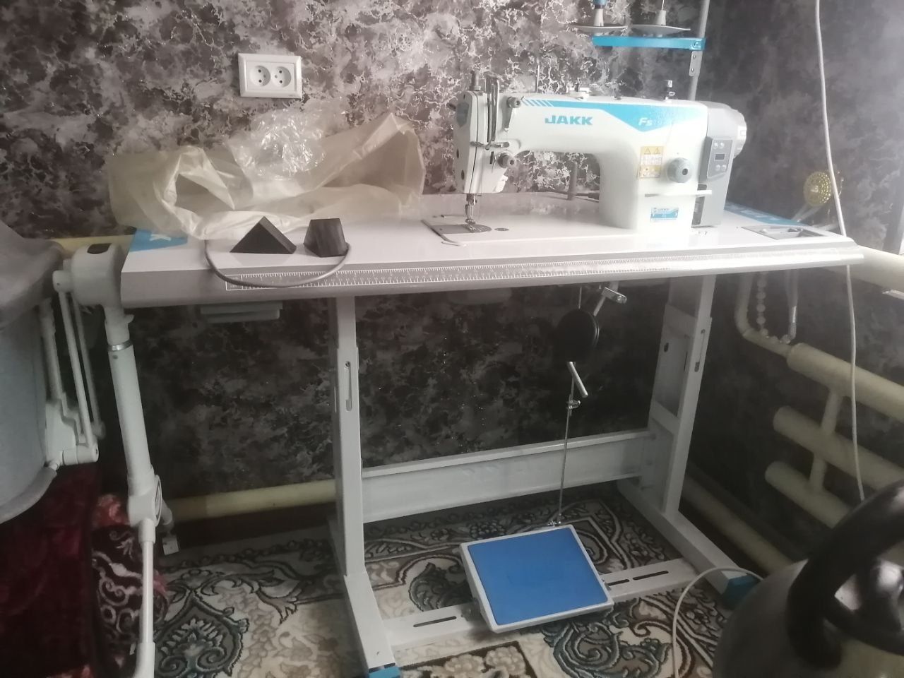 JAKK tikuv mashinasi F5 srochni sotiladi