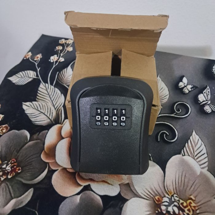 Продам сейф для ключей