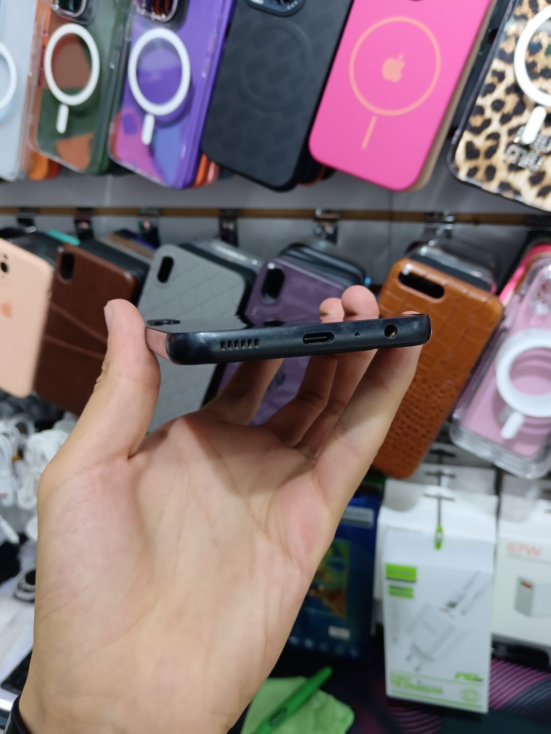 Samsung A24 4/128 ideal