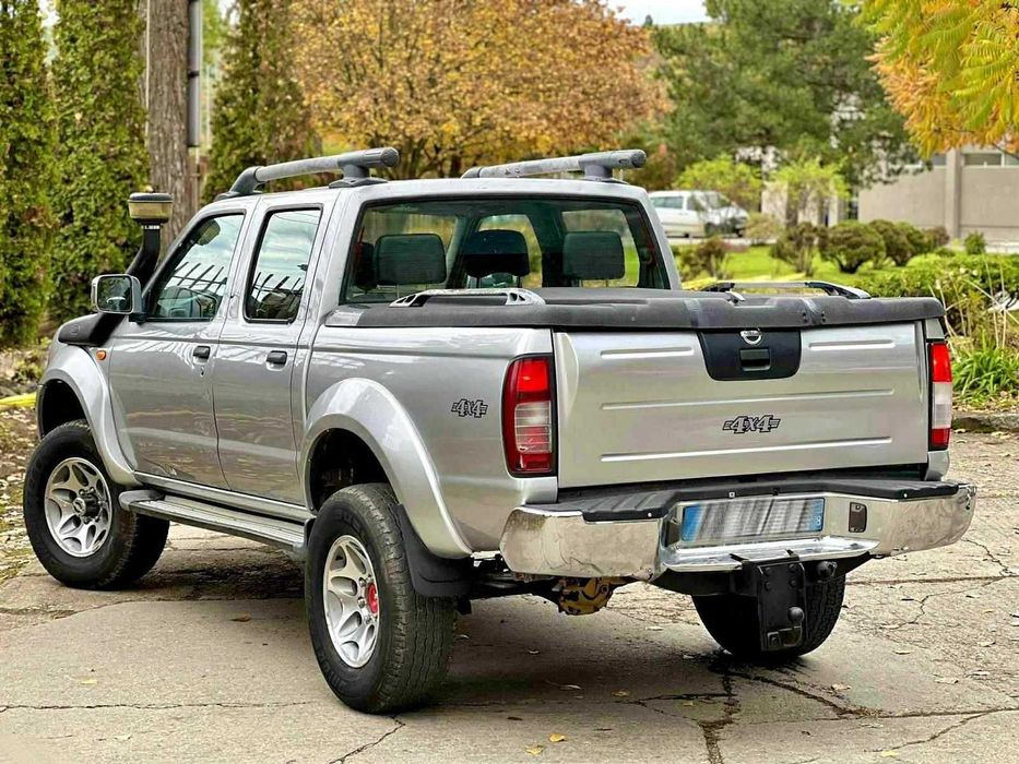 - IMPECABIL Nissan Navara D22 2.5Di-D136cp Import ITALIA