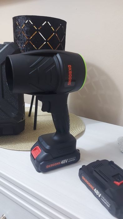 Vand suflanta foarte puternica cu 2 bateri