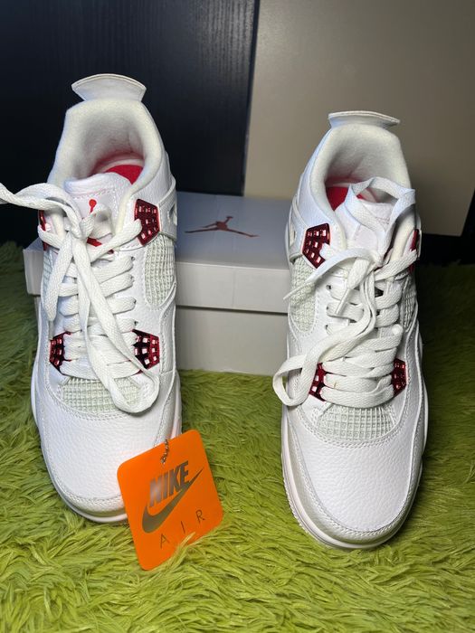 ЧИСТО НОВИ! Nike Air Jordan 4 Red Thunder