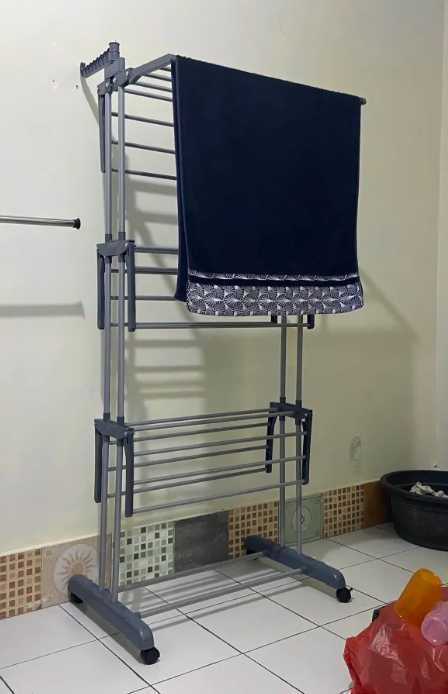 Монтирана отпред стойка за сушене на мокро пране и дрехи, сушилня