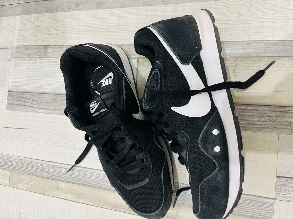 Маратонки Nike Venture Runner