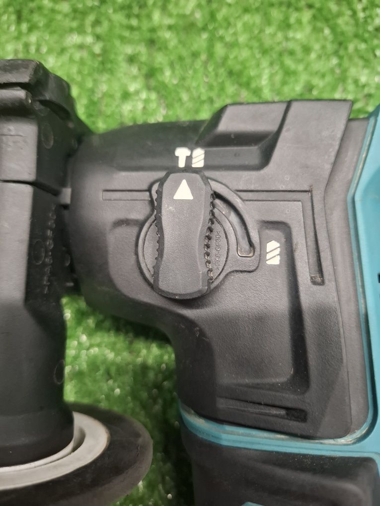 Безчетков компактен перфоратор на Makita DHR171, като нов