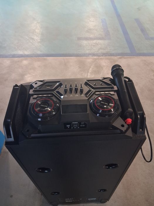 Vând urgent BOXĂ AKAI ABTS-T1203
