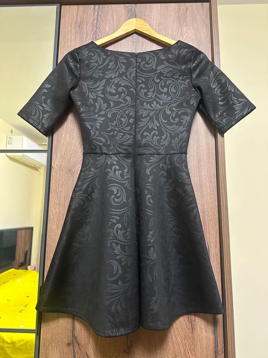 Официална черна рокля