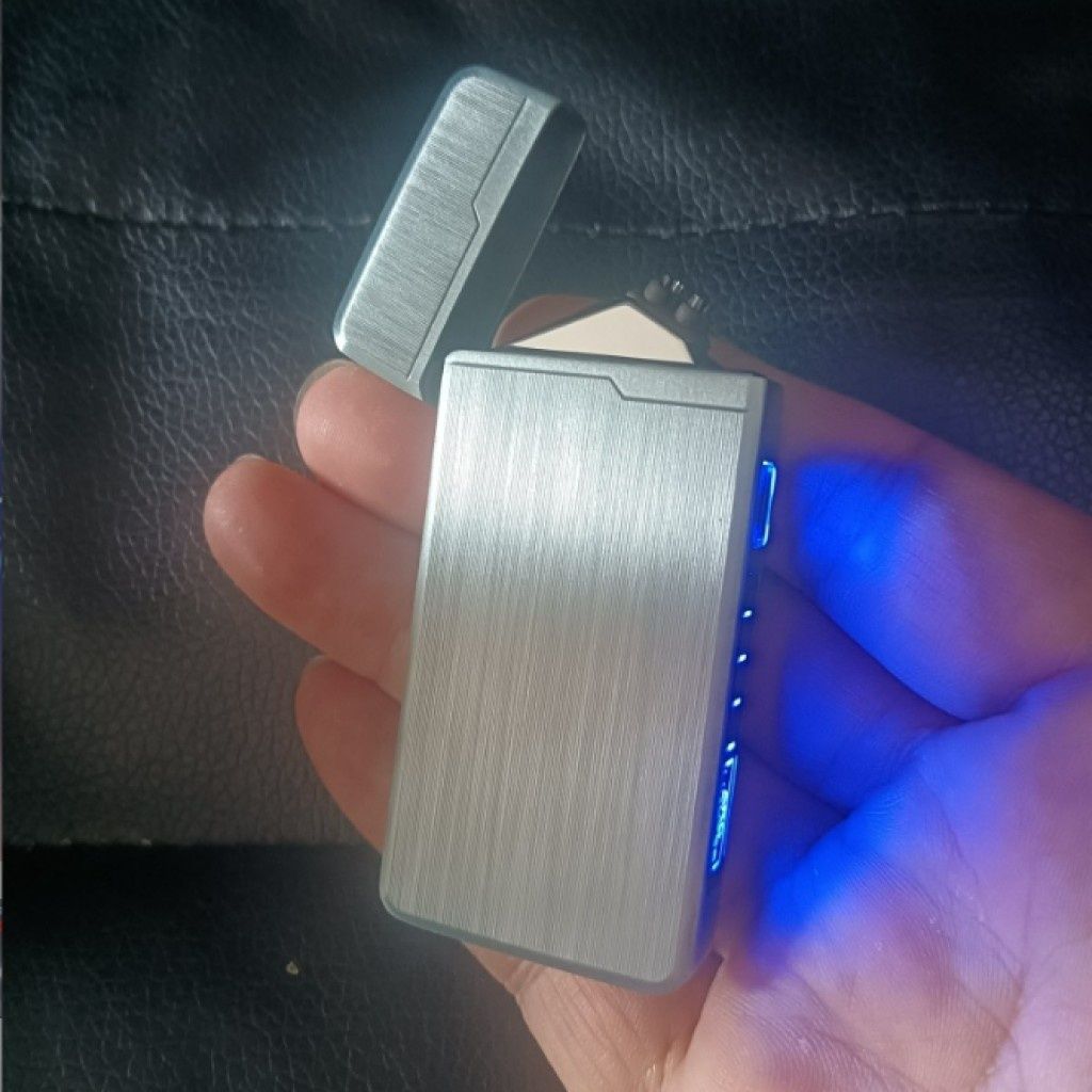 Стилна ветроустойчива запалка с LED и зареждане с USB
