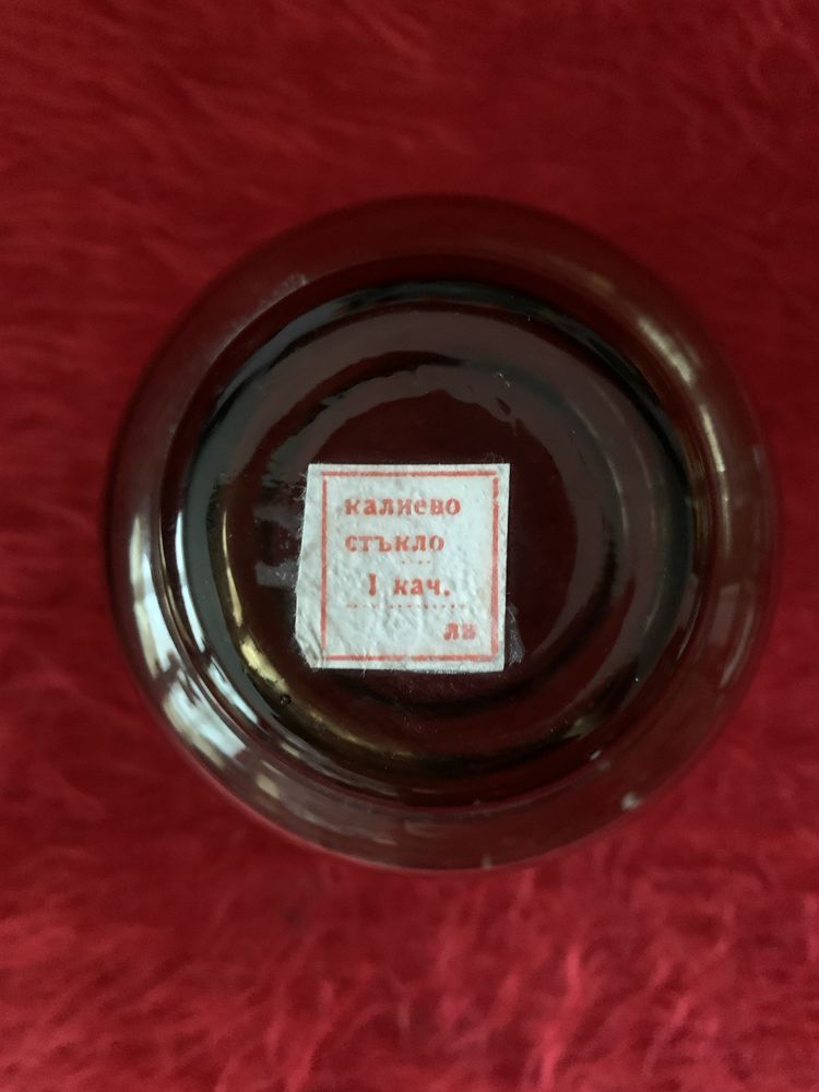 Стъклени и антична порцеланова ваза
