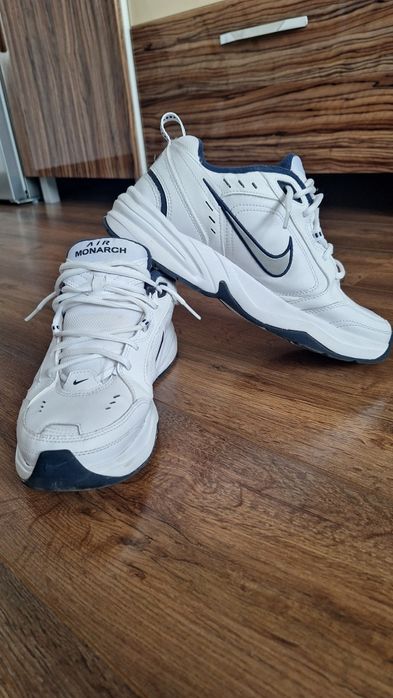 Nike air monarch