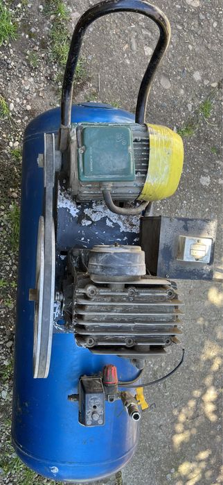 Compresor trifazic 100 l , 15 Bar