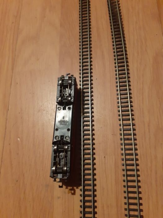 Locomotive electrice și șine