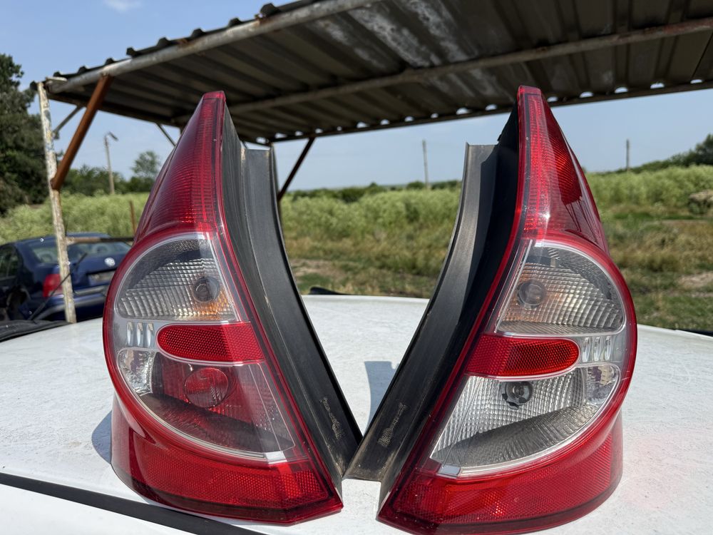 Задни стопове Dacia Sandero I (2008–2012) – комплект