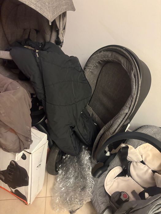 Carucior Stokke V5 Grey Melange cu kit de accesorii complet