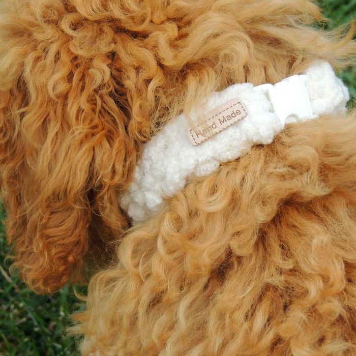 Ръчно плетена пухкава каишка за куче – изработва се по поръчка