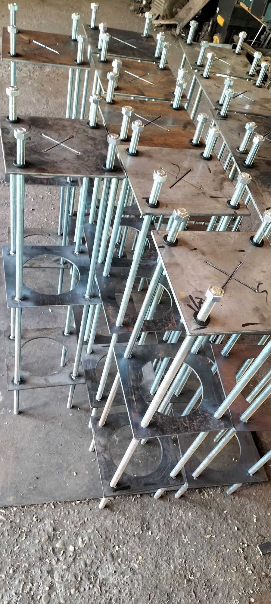 Stâlpi hală, structură metalică