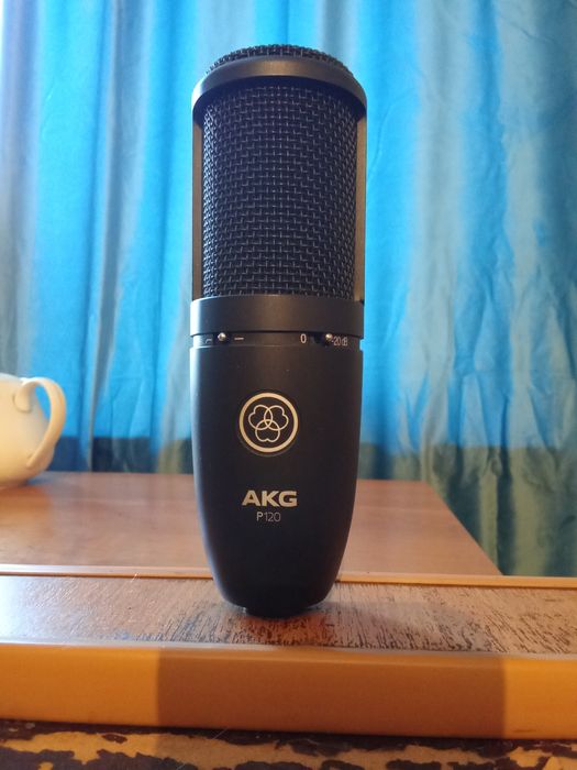 Продам микрофон AKG P120