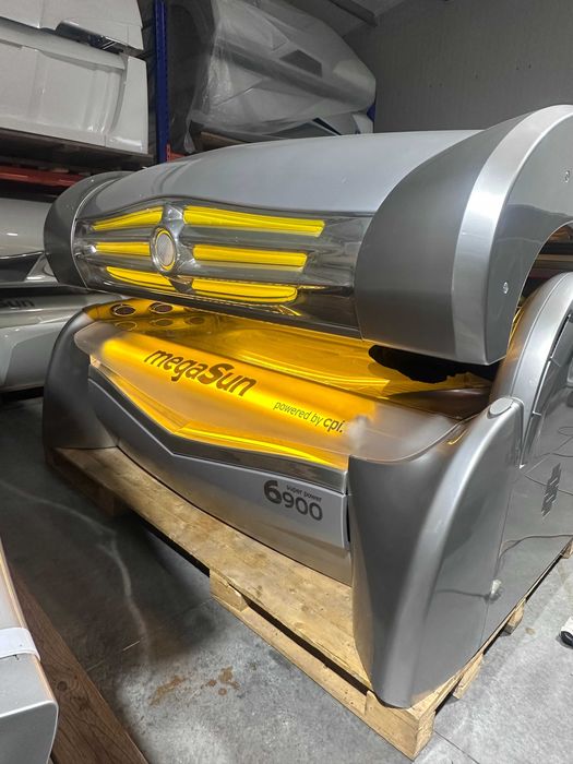 Aparat de bronzat orizontal Megasun 6900 CPI Full Extra