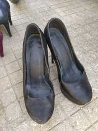 Обувки черни с платформа и висок ток
