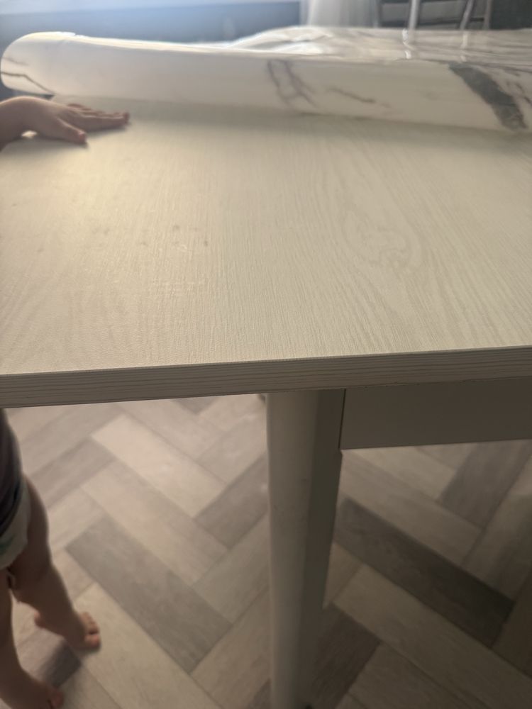 Продаётся стол..