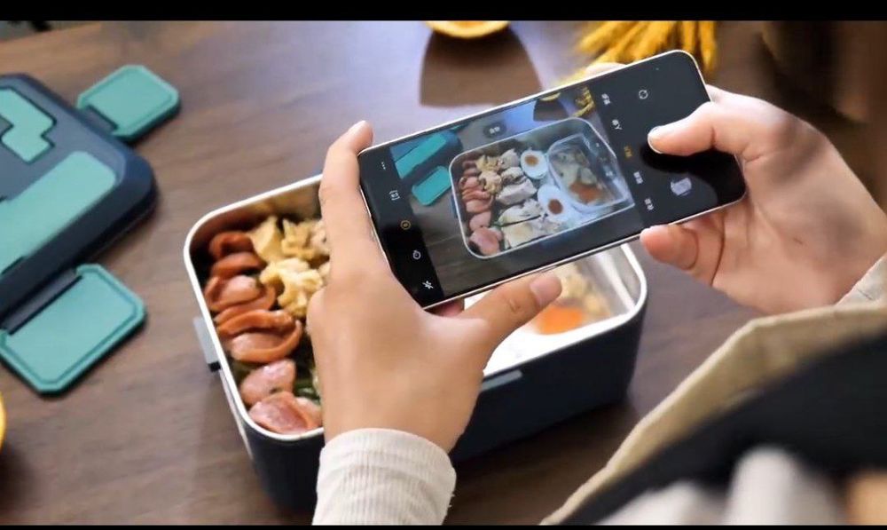 Ланч-бокс с нагревательным кабелем в комнате и машин