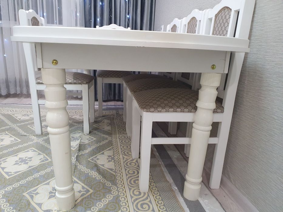 Стулья дома новый